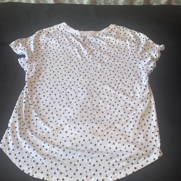 ⚡️⚡️5/$20 💜Old Navy White w/ Blue polka dot Cotton💜 - Picture 5 of 6